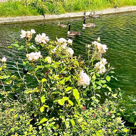 Amazing Location - City Of London- 2 Bedroom Stunning Canal View House With Private Garden,Parking & Balcony ภายนอก รูปภาพ