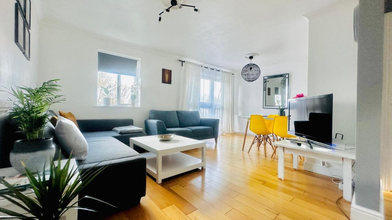 Amazing Location - City Of London- 2 Bedroom Stunning Canal View House With Private Garden,Parking & Balcony ภายนอก รูปภาพ