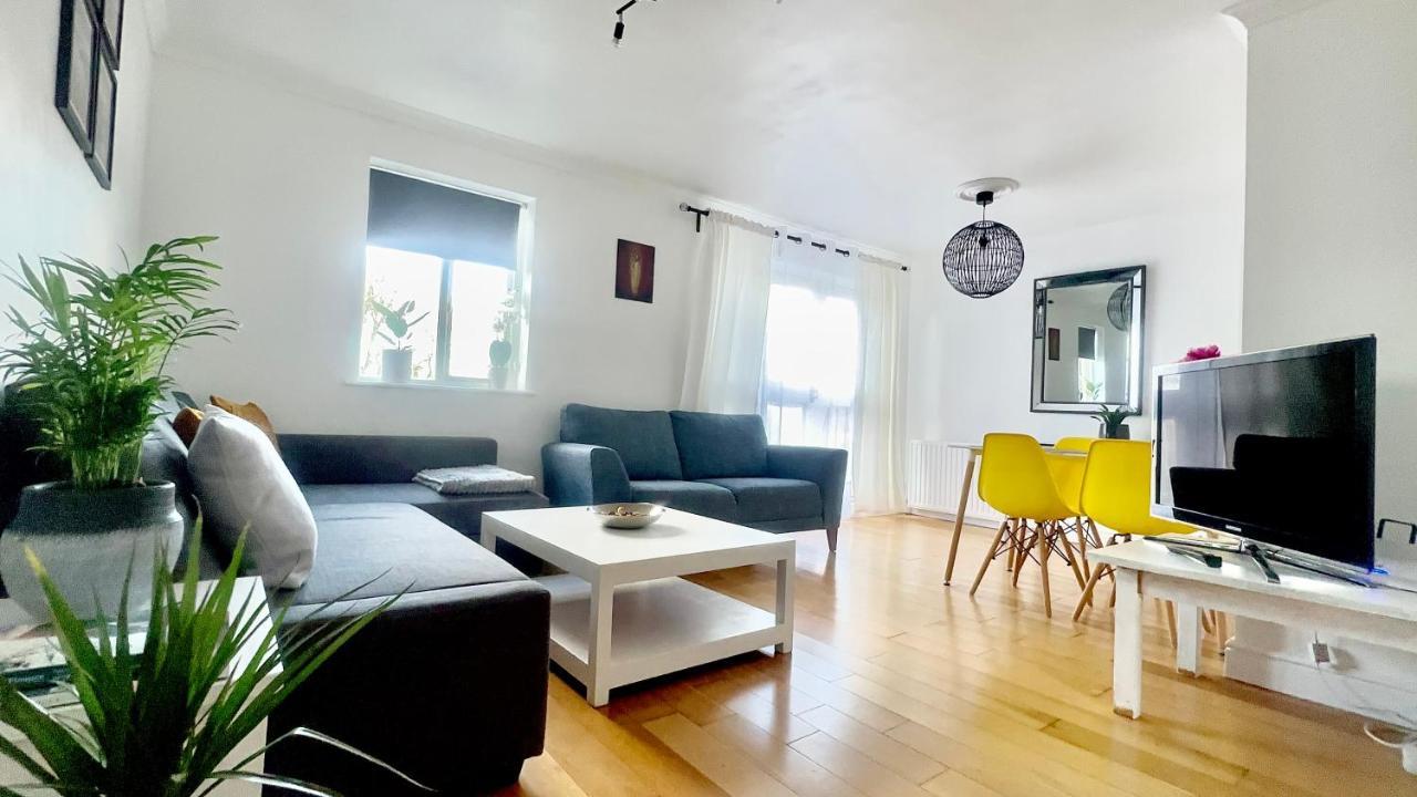 Amazing Location - City Of London- 2 Bedroom Stunning Canal View House With Private Garden,Parking & Balcony ภายนอก รูปภาพ