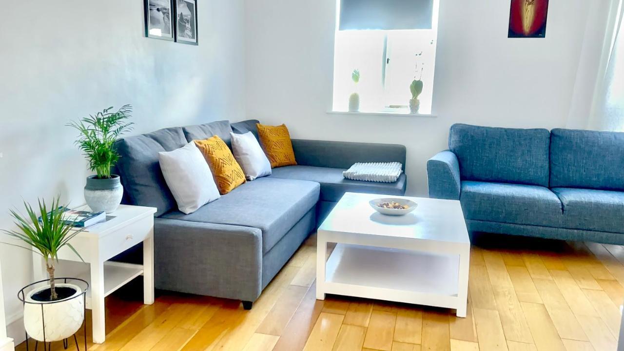 Amazing Location - City Of London- 2 Bedroom Stunning Canal View House With Private Garden,Parking & Balcony ภายนอก รูปภาพ
