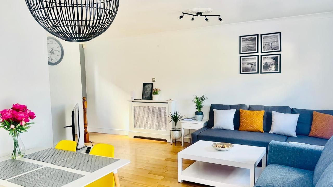 Amazing Location - City Of London- 2 Bedroom Stunning Canal View House With Private Garden,Parking & Balcony ภายนอก รูปภาพ