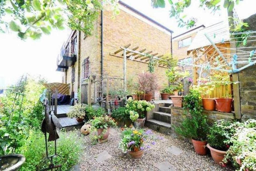 Amazing Location - City Of London- 2 Bedroom Stunning Canal View House With Private Garden,Parking & Balcony ภายนอก รูปภาพ