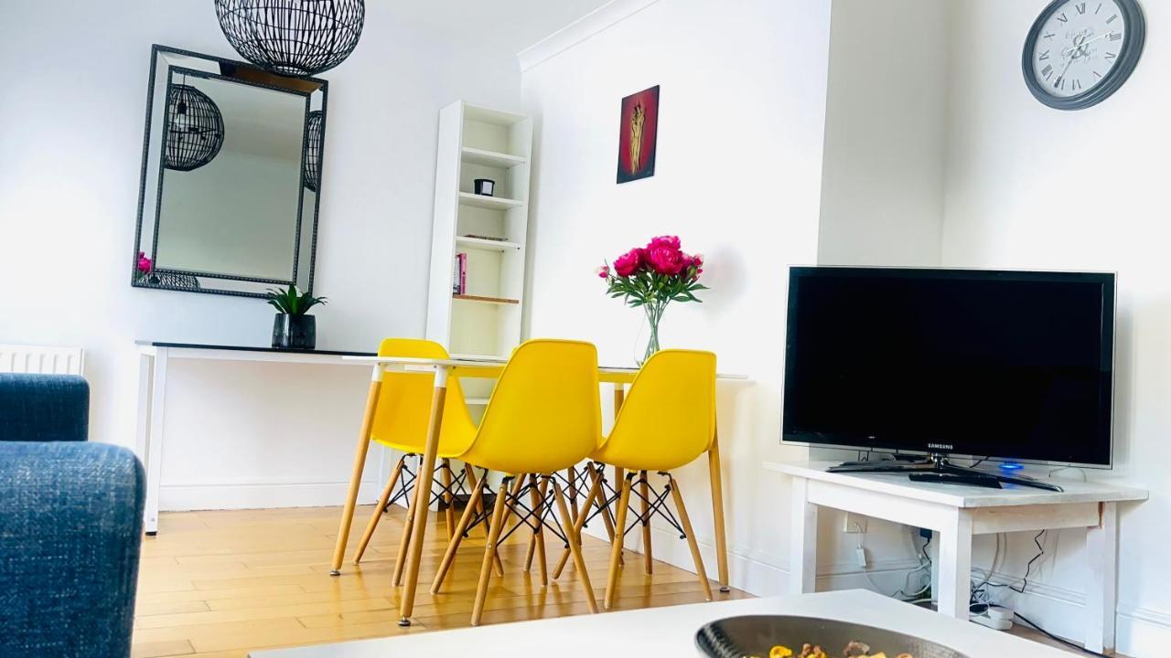 Amazing Location - City Of London- 2 Bedroom Stunning Canal View House With Private Garden,Parking & Balcony ภายนอก รูปภาพ