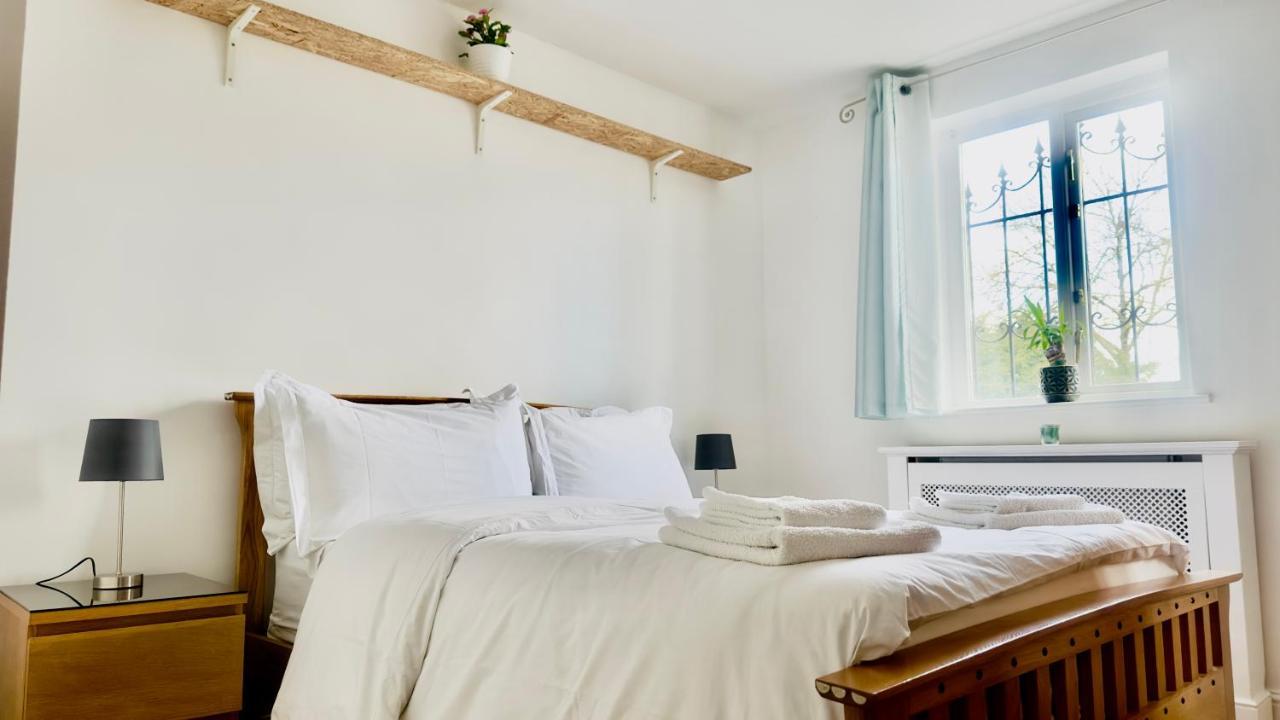 Amazing Location - City Of London- 2 Bedroom Stunning Canal View House With Private Garden,Parking & Balcony ภายนอก รูปภาพ