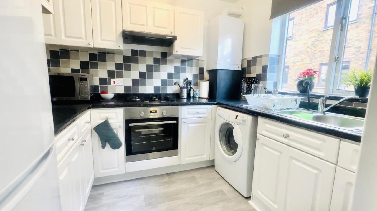 Amazing Location - City Of London- 2 Bedroom Stunning Canal View House With Private Garden,Parking & Balcony ภายนอก รูปภาพ