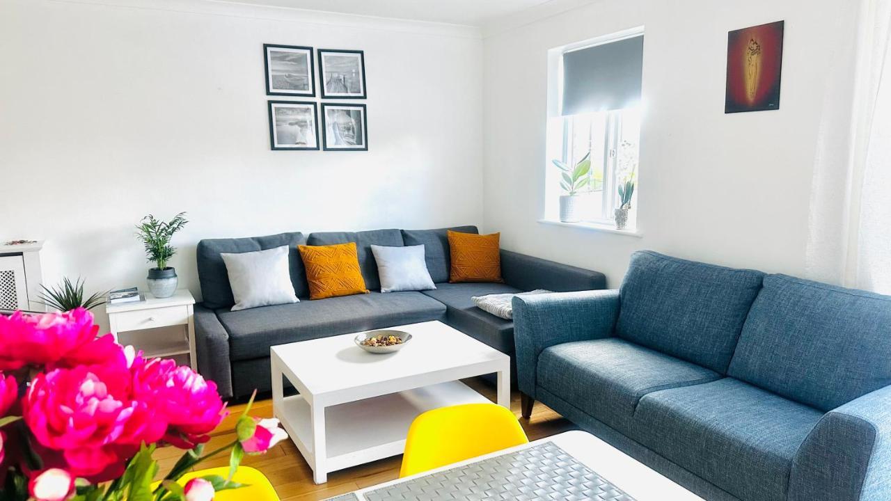 Amazing Location - City Of London- 2 Bedroom Stunning Canal View House With Private Garden,Parking & Balcony ภายนอก รูปภาพ