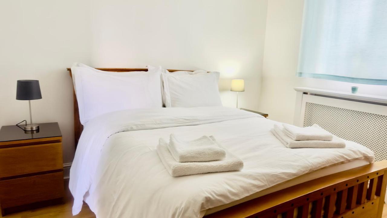 Amazing Location - City Of London- 2 Bedroom Stunning Canal View House With Private Garden,Parking & Balcony ภายนอก รูปภาพ