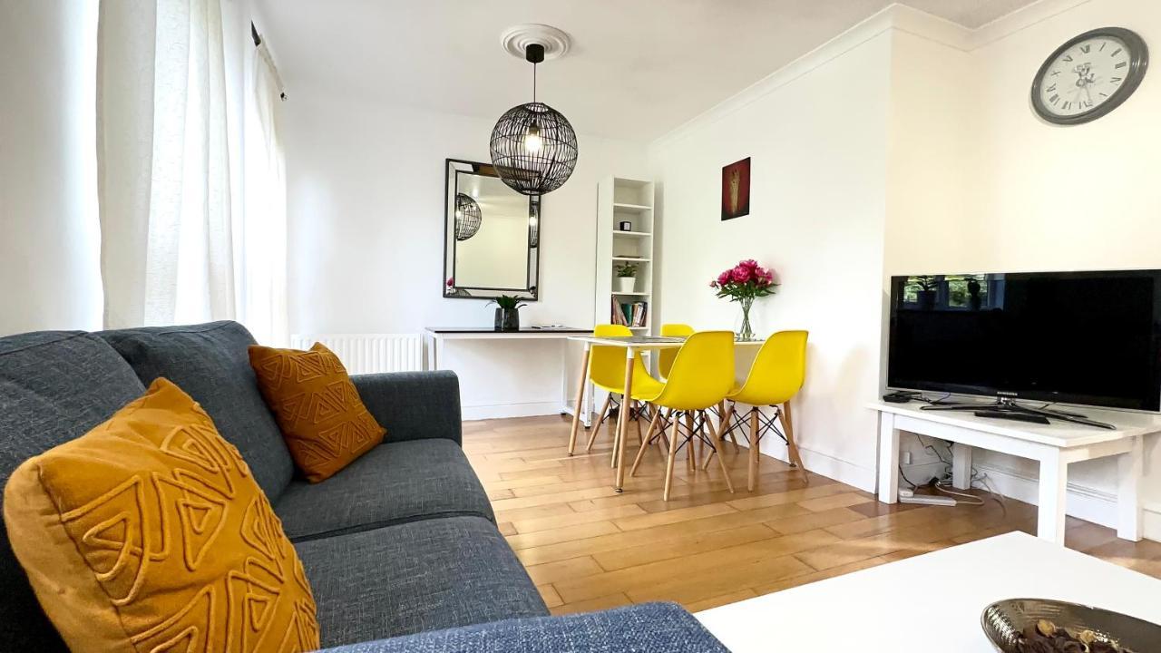Amazing Location - City Of London- 2 Bedroom Stunning Canal View House With Private Garden,Parking & Balcony ภายนอก รูปภาพ