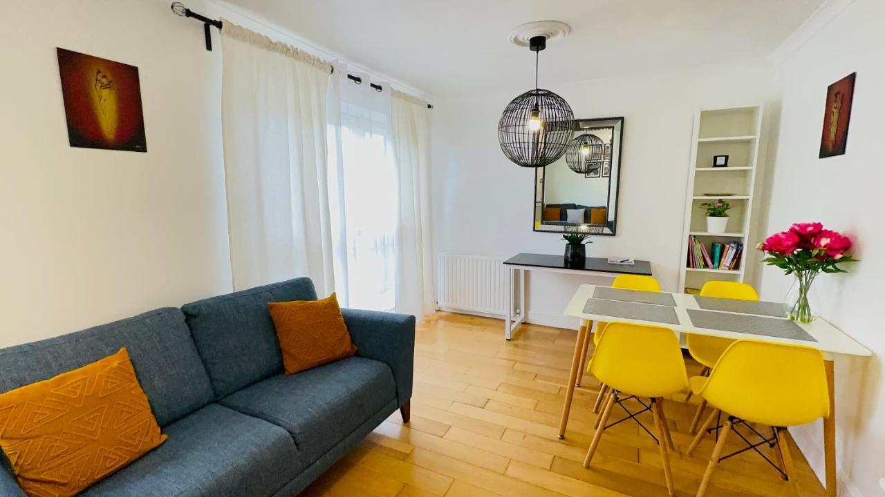 Amazing Location - City Of London- 2 Bedroom Stunning Canal View House With Private Garden,Parking & Balcony ภายนอก รูปภาพ