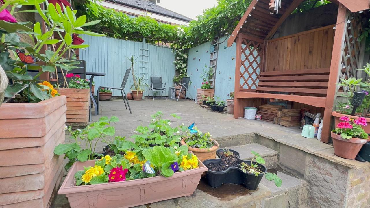 Amazing Location - City Of London- 2 Bedroom Stunning Canal View House With Private Garden,Parking & Balcony ภายนอก รูปภาพ