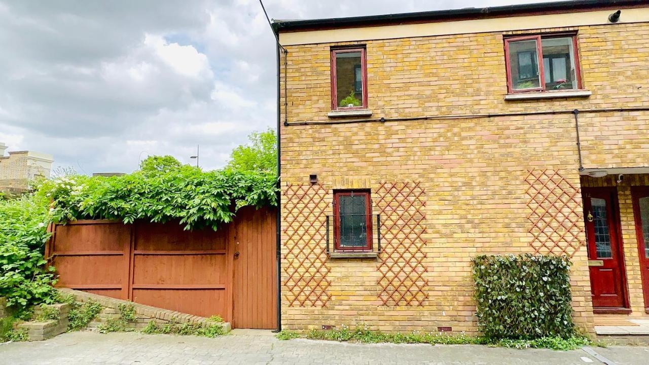 Amazing Location - City Of London- 2 Bedroom Stunning Canal View House With Private Garden,Parking & Balcony ภายนอก รูปภาพ