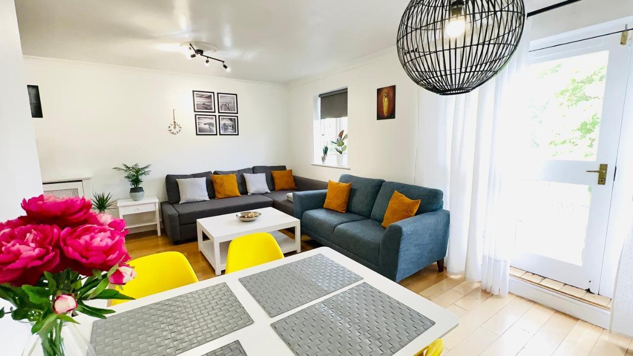 Amazing Location - City Of London- 2 Bedroom Stunning Canal View House With Private Garden,Parking & Balcony ภายนอก รูปภาพ