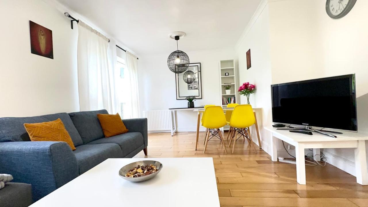 Amazing Location - City Of London- 2 Bedroom Stunning Canal View House With Private Garden,Parking & Balcony ภายนอก รูปภาพ