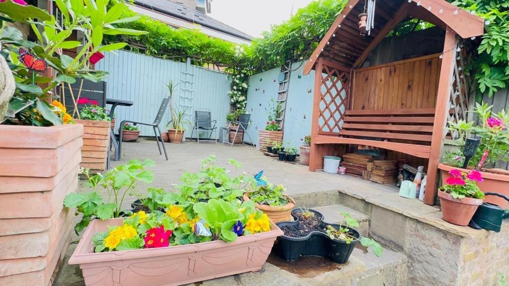 Amazing Location - City Of London- 2 Bedroom Stunning Canal View House With Private Garden,Parking & Balcony ภายนอก รูปภาพ