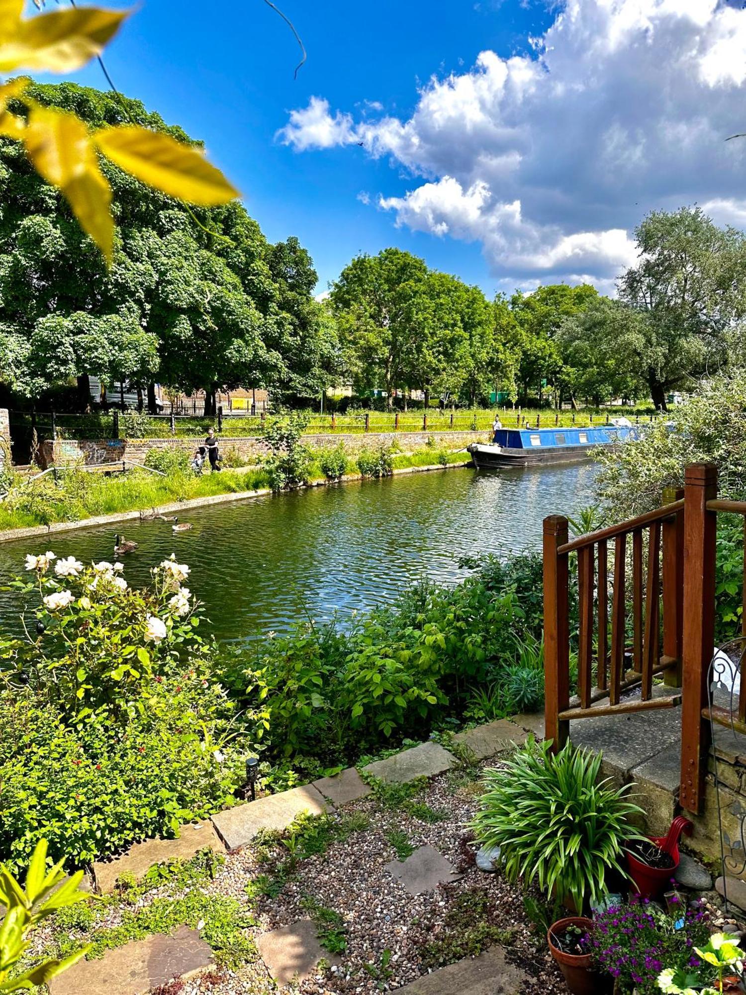 Amazing Location - City Of London- 2 Bedroom Stunning Canal View House With Private Garden,Parking & Balcony ภายนอก รูปภาพ