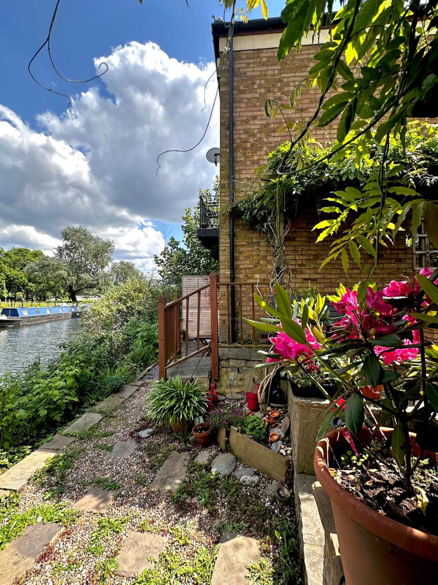 Amazing Location - City Of London- 2 Bedroom Stunning Canal View House With Private Garden,Parking & Balcony ภายนอก รูปภาพ