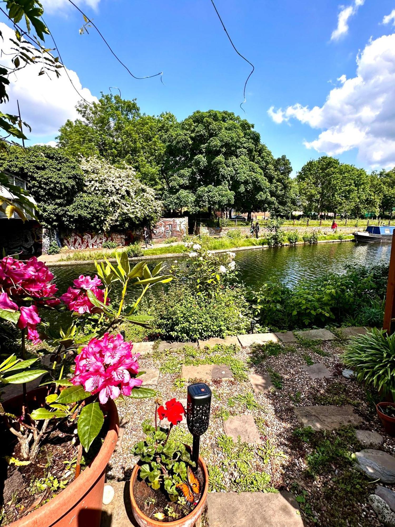 Amazing Location - City Of London- 2 Bedroom Stunning Canal View House With Private Garden,Parking & Balcony ภายนอก รูปภาพ