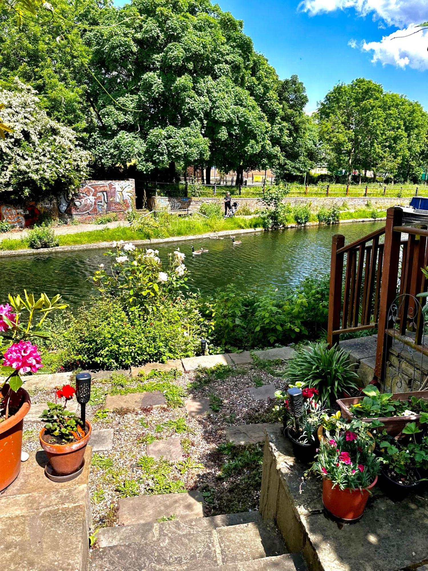 Amazing Location - City Of London- 2 Bedroom Stunning Canal View House With Private Garden,Parking & Balcony ภายนอก รูปภาพ