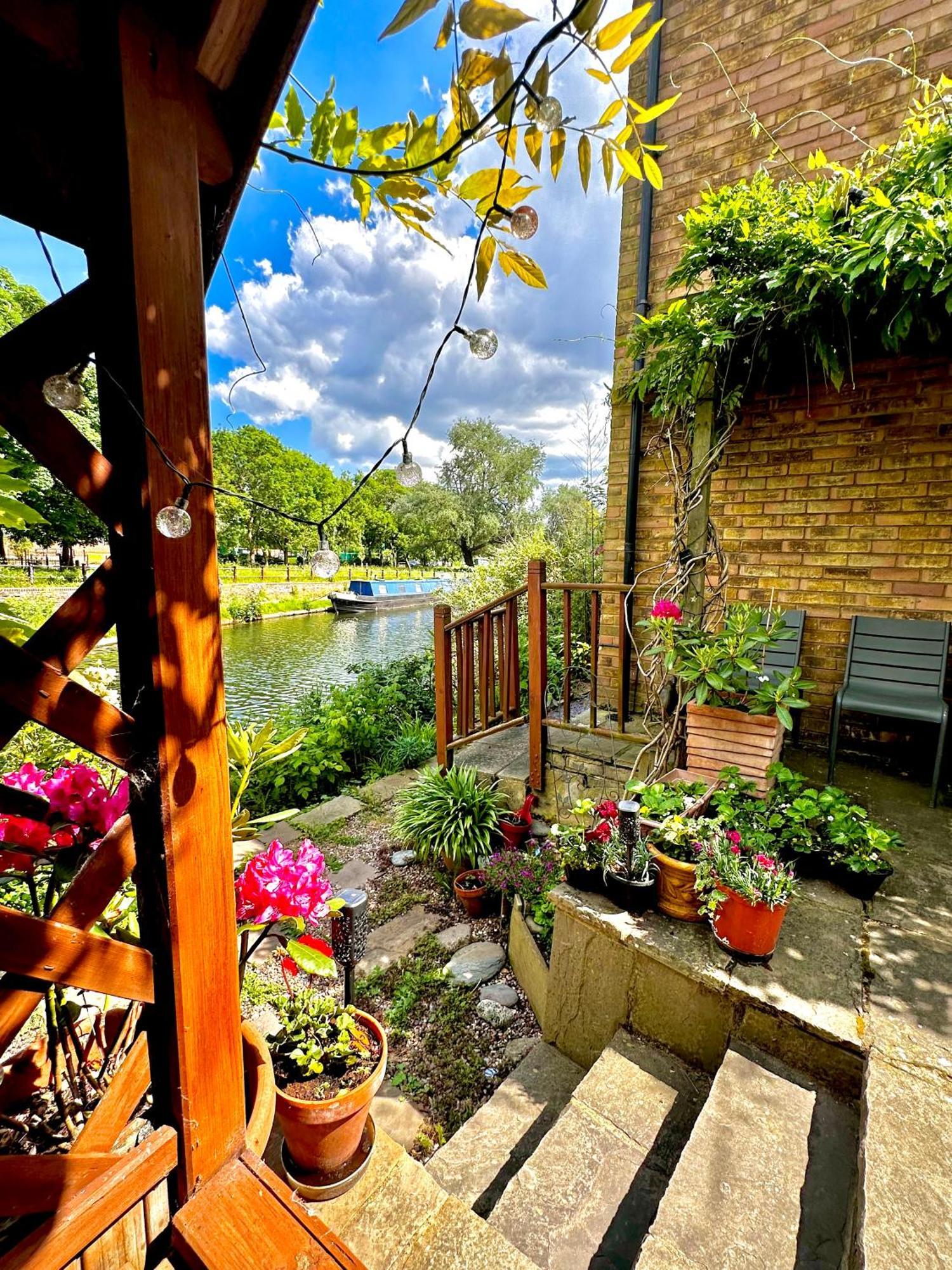 Amazing Location - City Of London- 2 Bedroom Stunning Canal View House With Private Garden,Parking & Balcony ภายนอก รูปภาพ